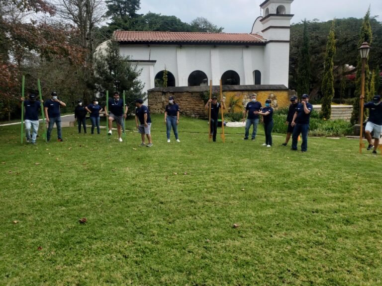 Grupo en actividad al aire libre en Hacienda Nueva Country Club